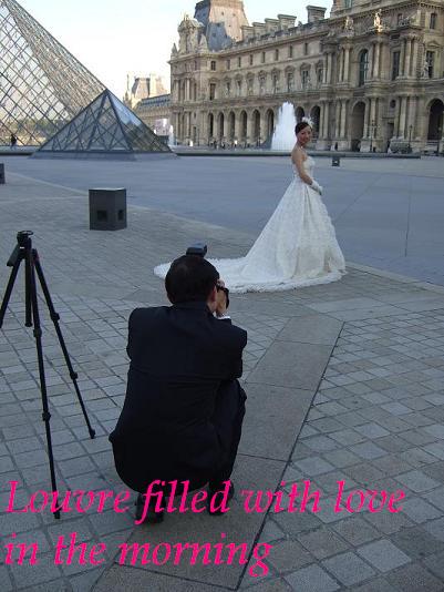 Louvre couple